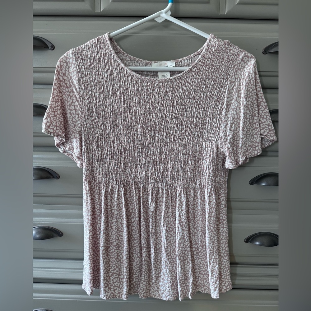 URBAN Romantics Light Mauve Animal Print Smocked Short Sleeve Top
